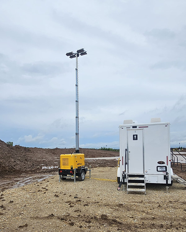 Axiom combination light tower and power units supporting temporary facilities on a Missouri data center construction project