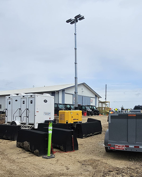 Axiom combination light tower and power units supporting temporary facilities on a Missouri data center construction project