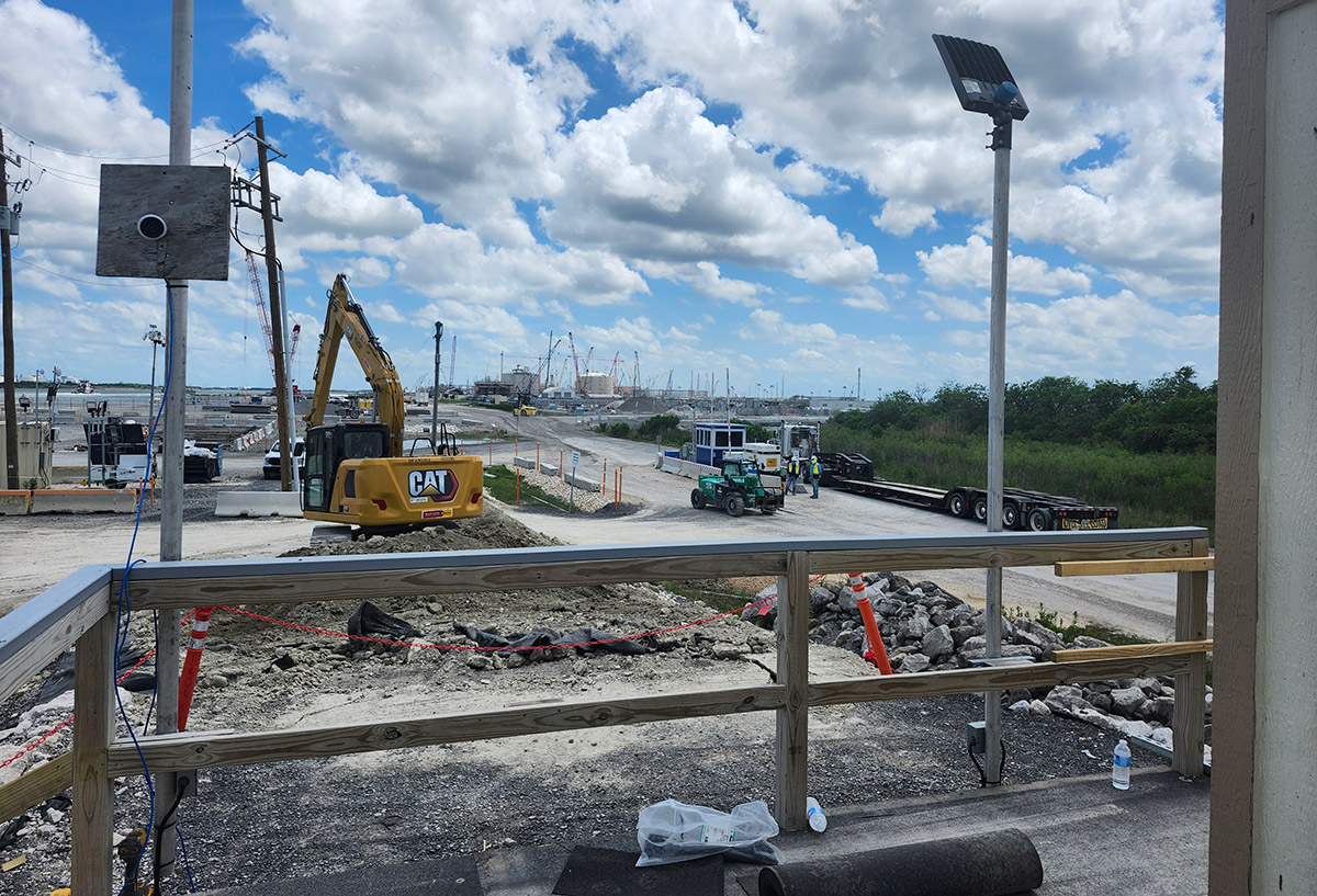 Axiom hybrid light towers operating at the Port Arthur LNG construction project in Texas