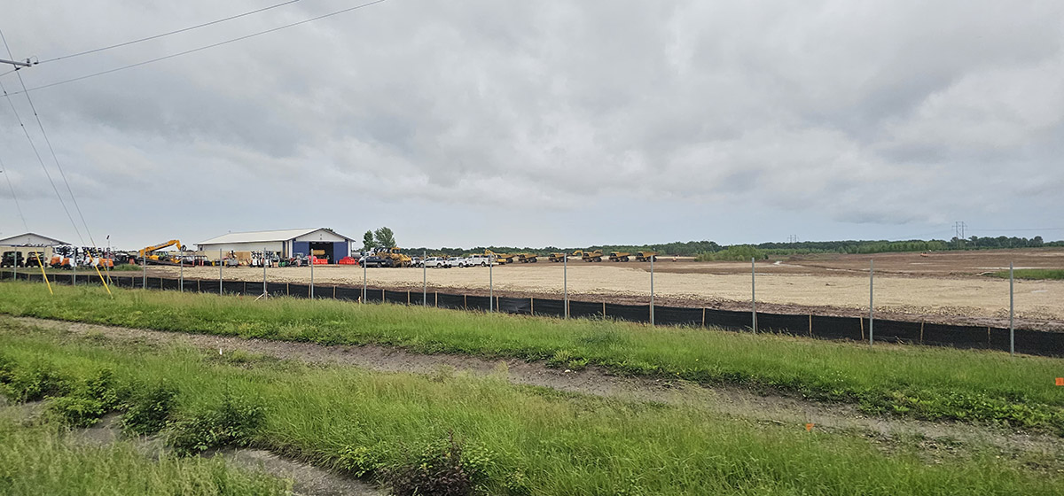 Axiom combination light tower and power units supporting temporary facilities on a Missouri data center construction project
