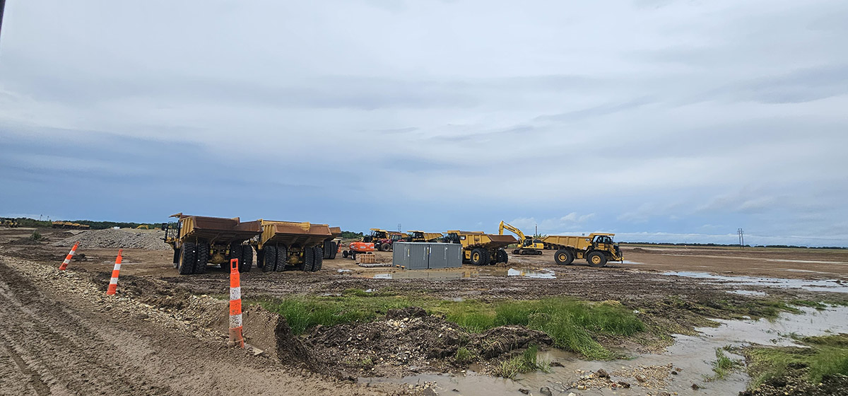 Axiom combination light tower and power units supporting temporary facilities on a Missouri data center construction project