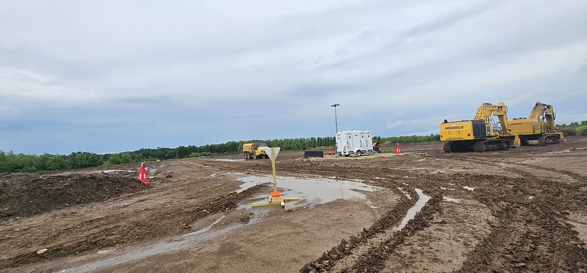 Axiom combination light tower and power units supporting temporary facilities on a Missouri data center construction project
